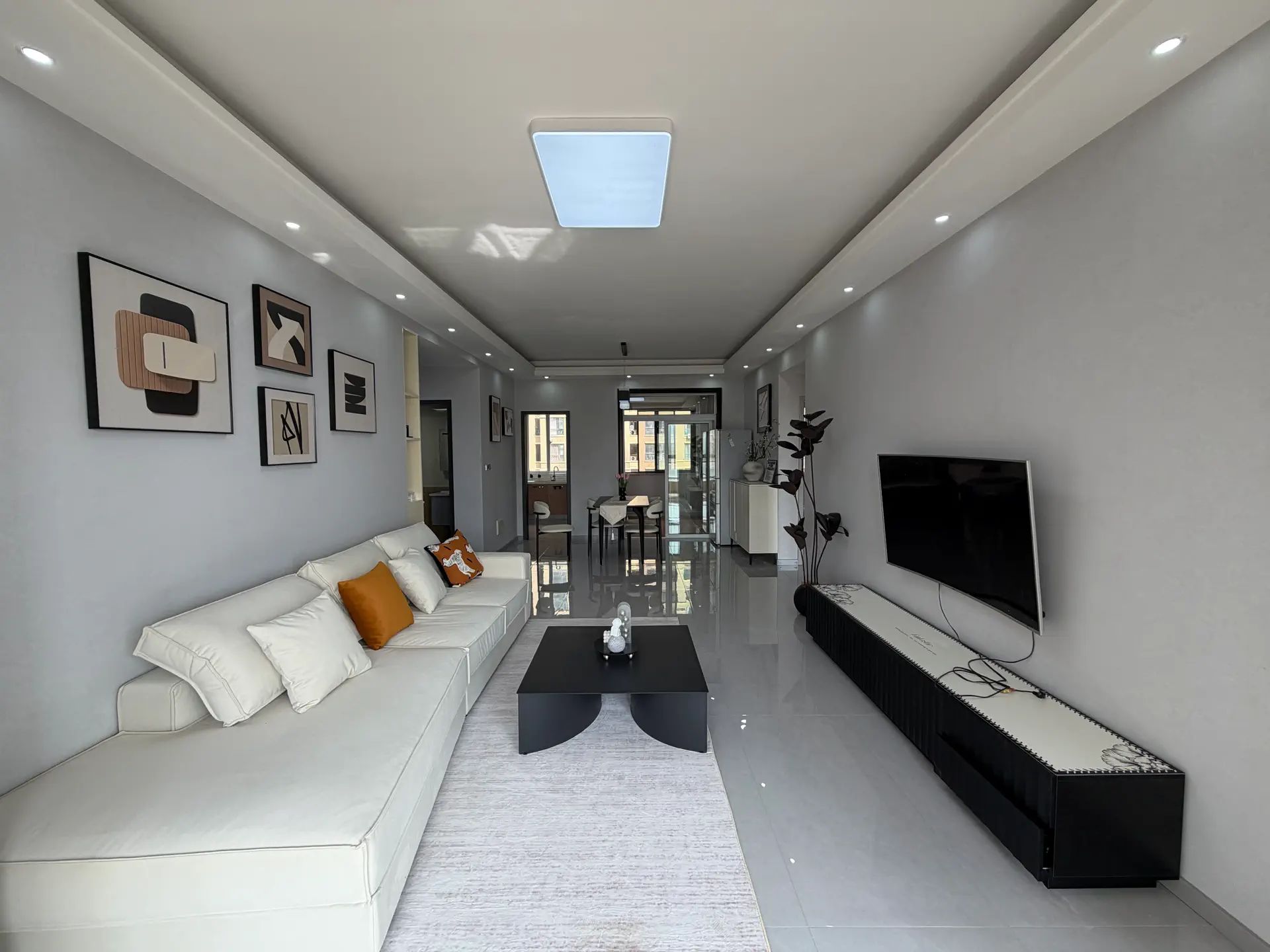 降价了，城东品质小区，公园世家，电梯19楼，东边户，精装三房两卫，证满二