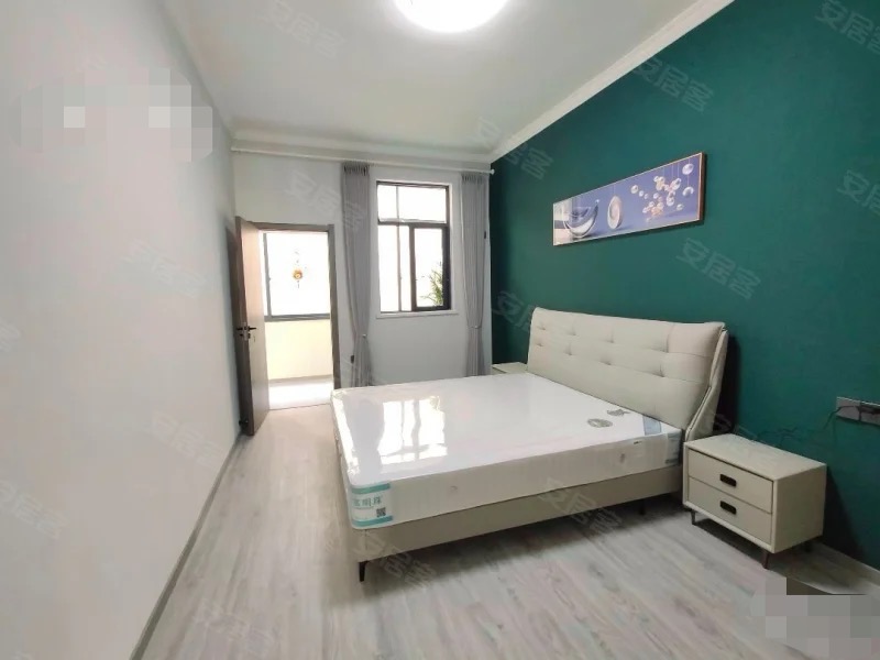 降价了，武商旁边，精装三房两卫，步梯2楼，二中+四中+龙华山晓学，证满二，南北通透，有院子停车