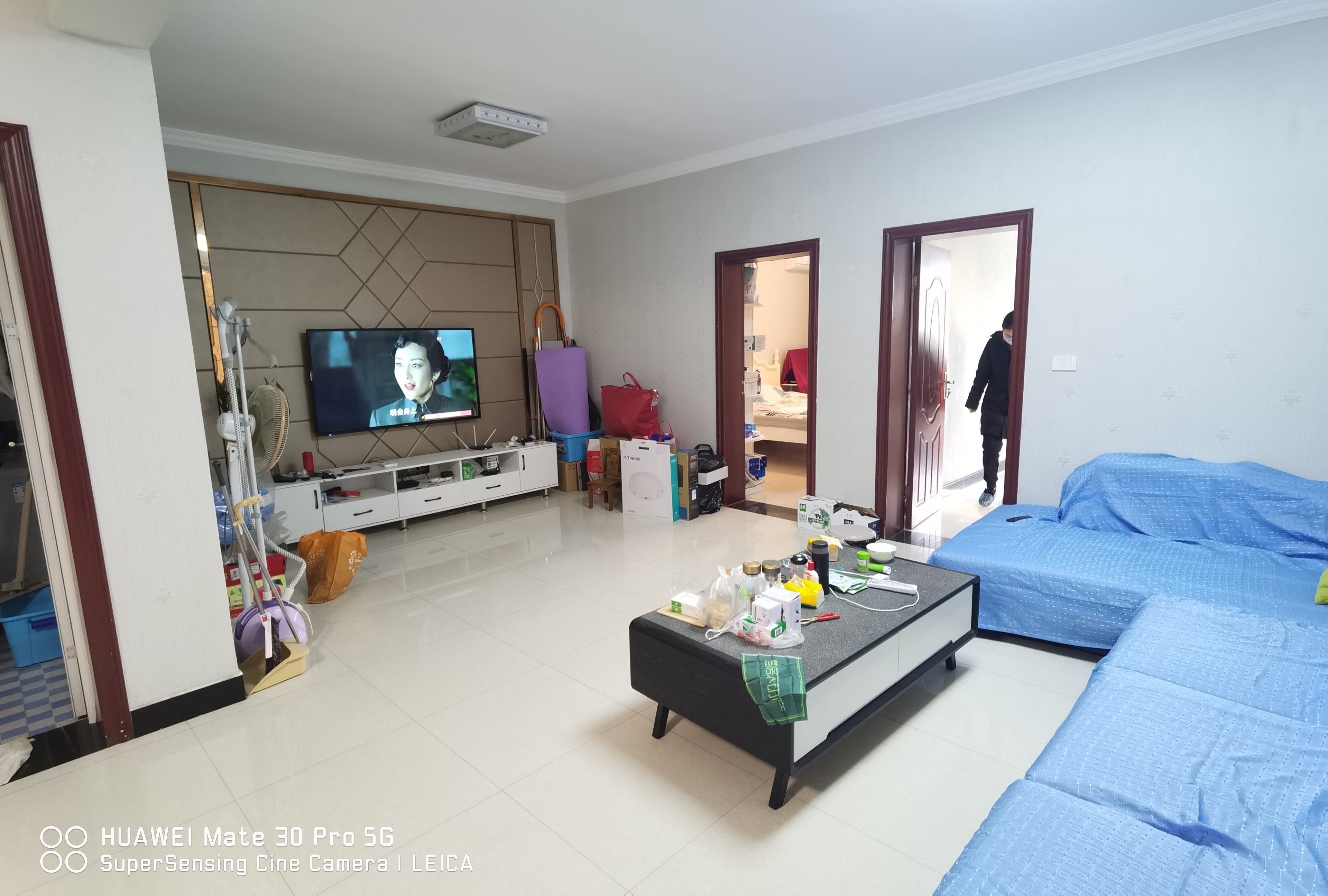 交通路菜场旁 西侧小区 精装三房 拎包入住 房子只装修了两三年 外观新 赶紧来电吧