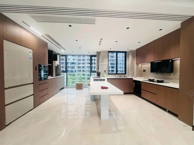 急售，，城南，吾悦小高层，1梯1户，大平层，全新精装修，精装大四房，