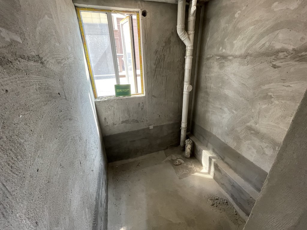 蓝天新城毛坯大两房好楼层采光好视野开阔业主诚心出售