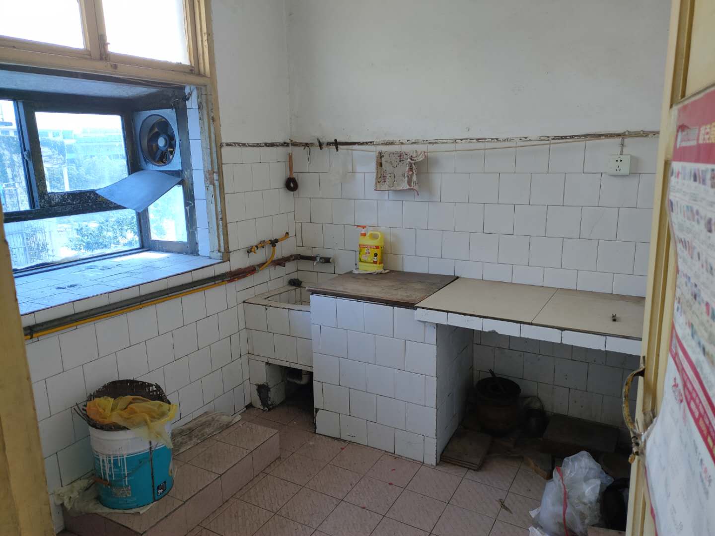 三中附近检查院宿舍 中层 可过户 价格美丽