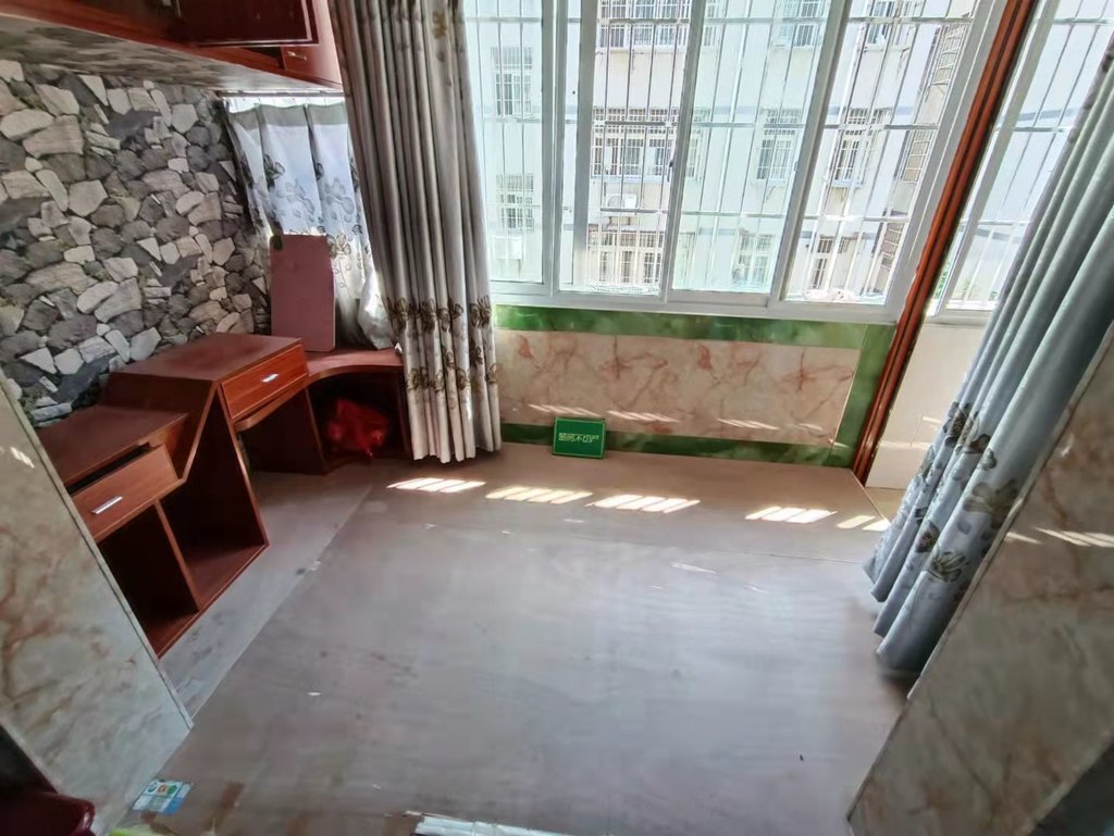 仙桃中学富迪三友旁荆洪花园中间好楼层140平大三房无公摊