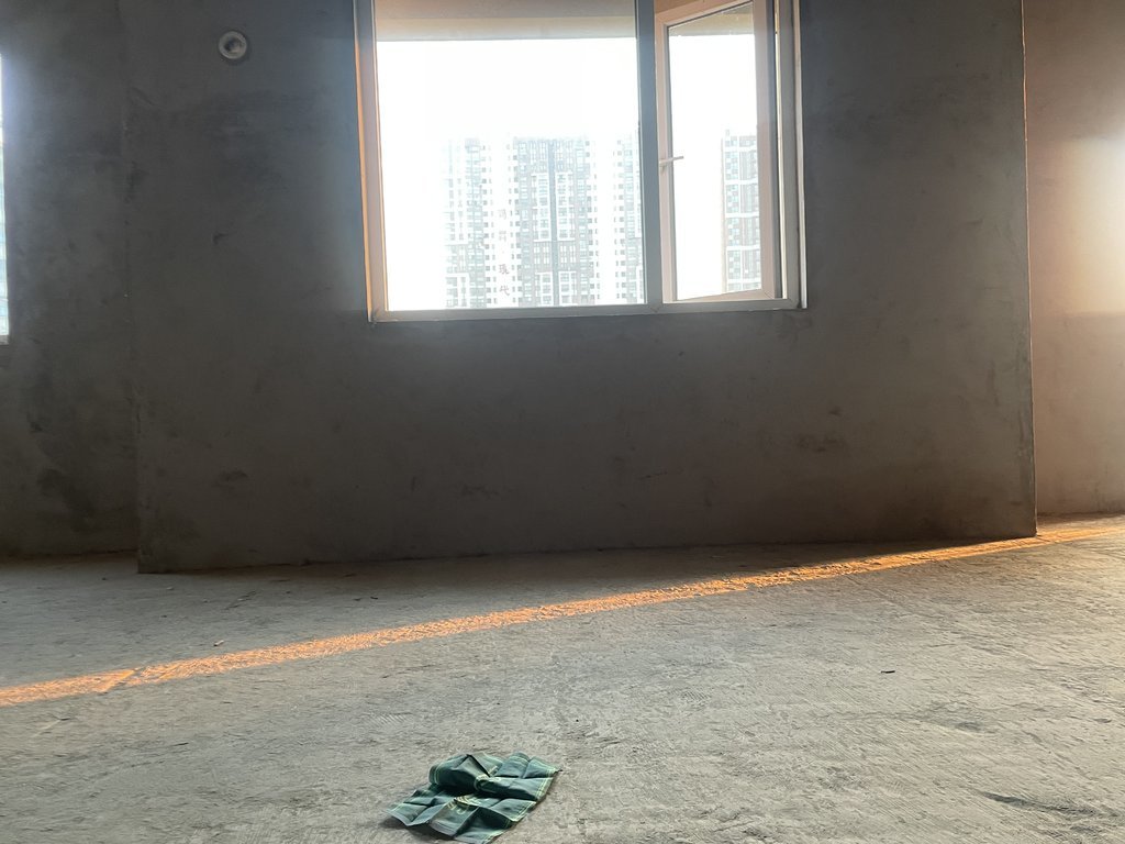 锦绣江山瑞园.毛坯大三房，小区绿植环绕，中间小高层