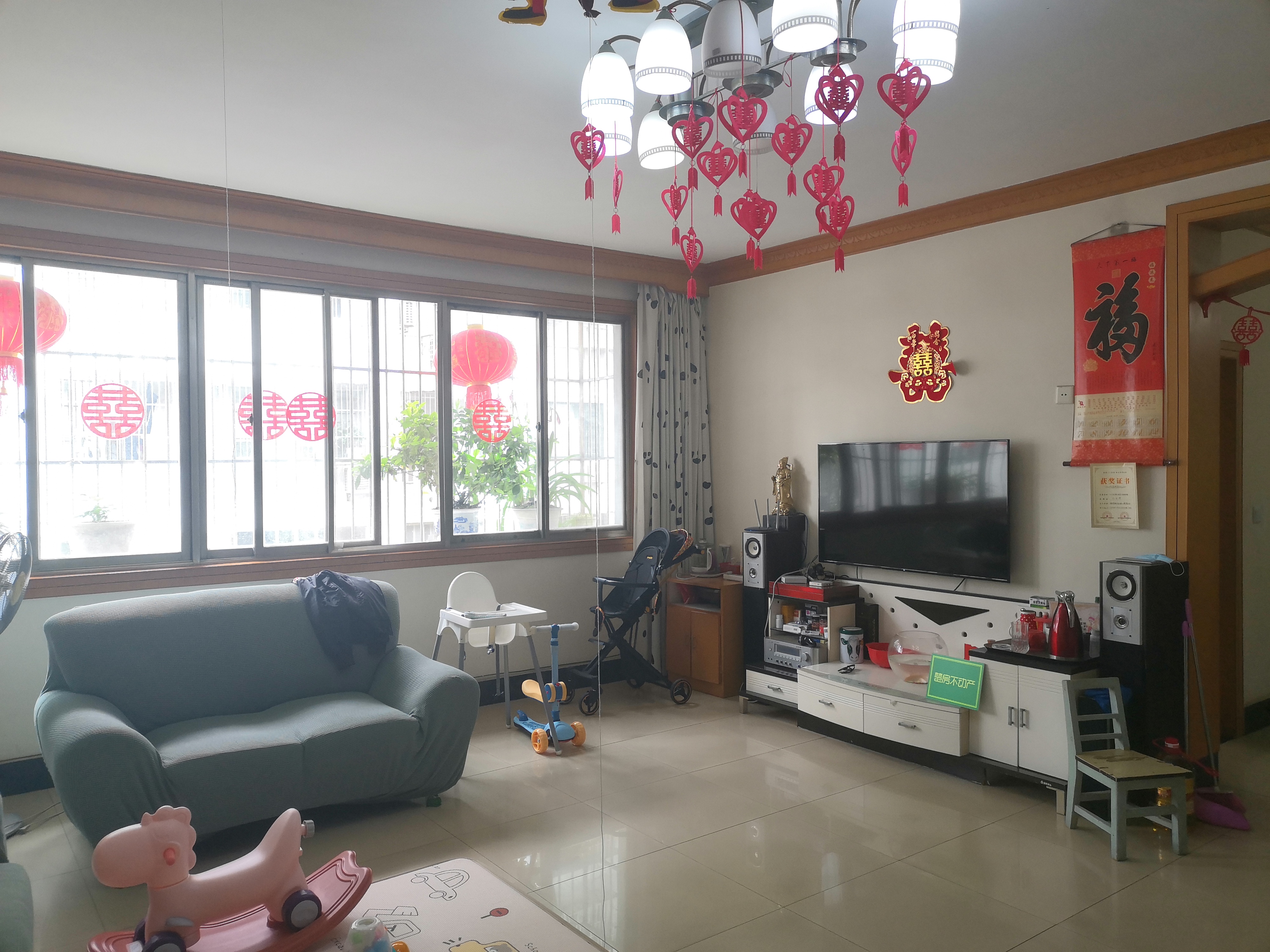 仙桃大道 武商商圈 富融大厦旁  桃苑楼 181平大四房 四房朝南 大阳台 适合大家庭居住