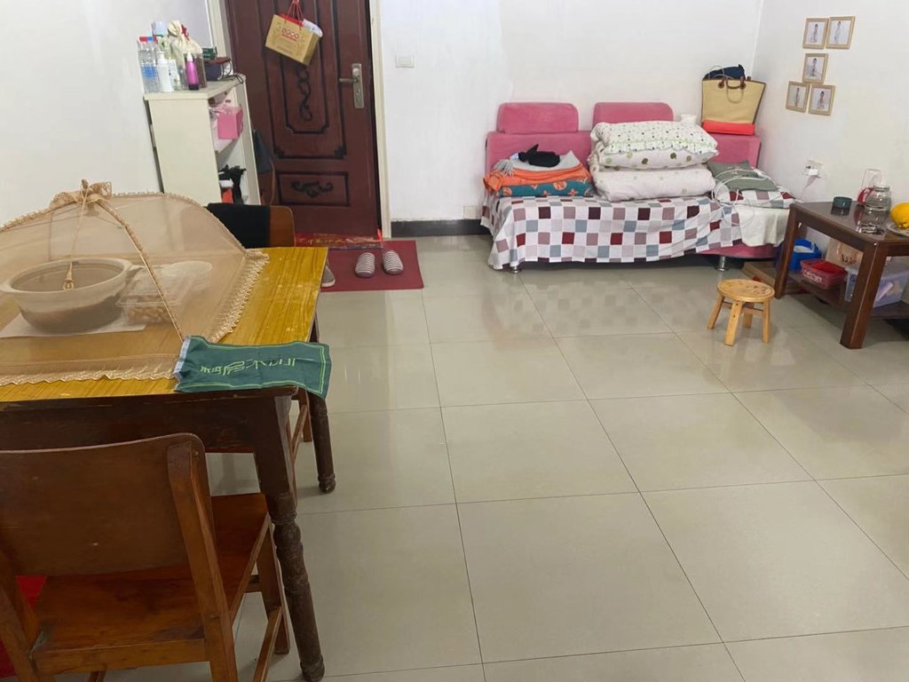 恒雅名苑  仙桃中学沔中斜对面  步梯两房  精装修 房东诚意出售  可以拎包入住