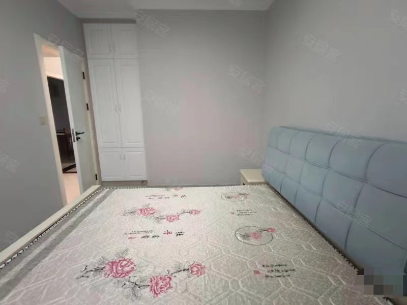 240，荣怀，精装两房，精装9成新，41个比毛坯都便宜，好楼层，证满二