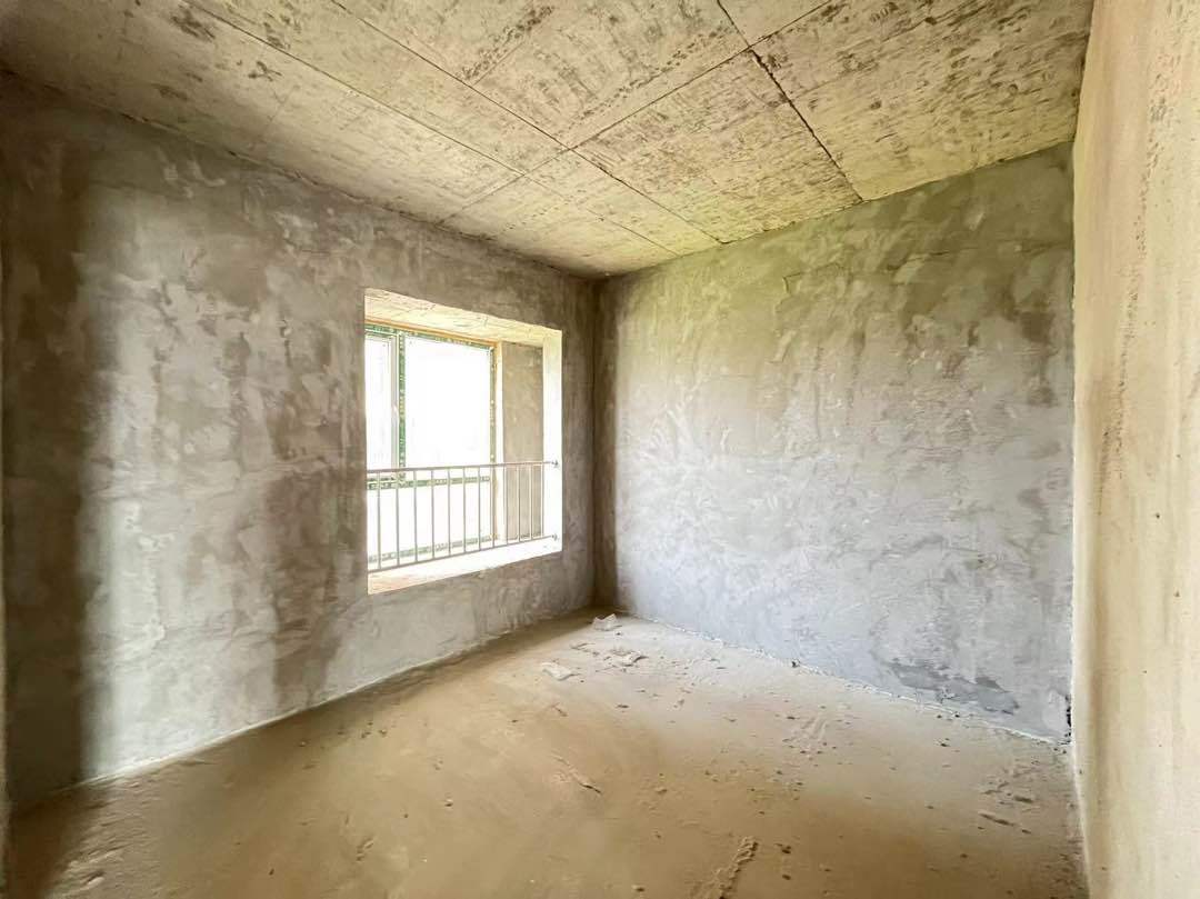 捡漏，单价2800电梯房，好楼层，毛坯4房，好楼层