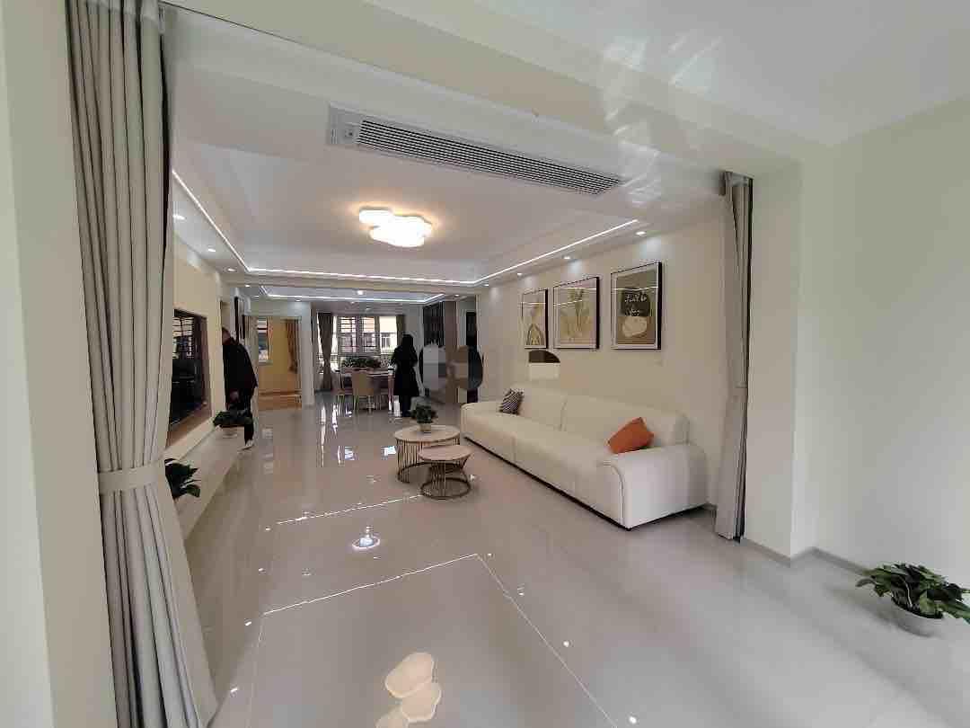 城南沔小旁，颐和公馆，全新精装大四房，送50平花园，带院子，证满二，双阳台