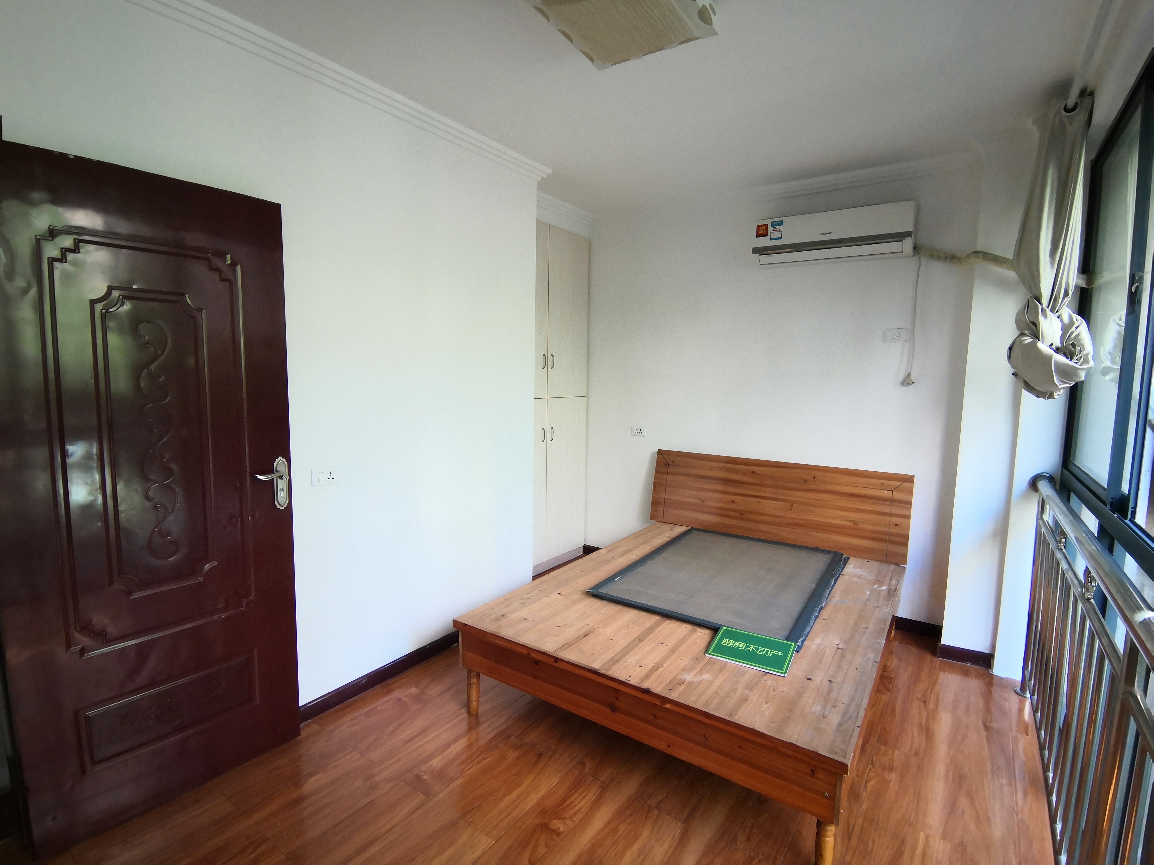 翰林公馆一中对面一楼复式可拎包入住楼上两个房，楼下厅厨卫好租好住