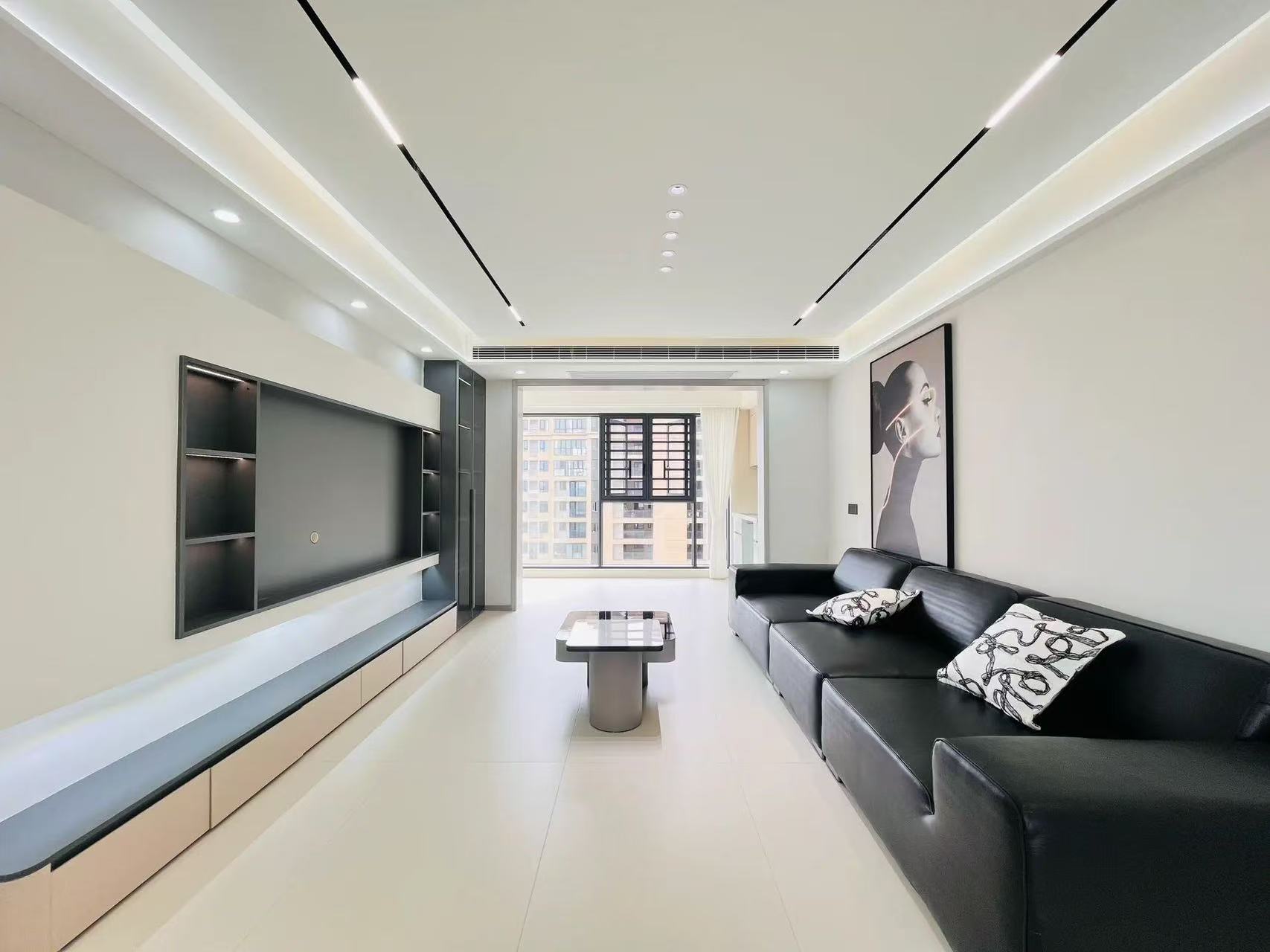 城南，全新装修，精装四房两卫，电梯11楼，南北双阳台，视野好