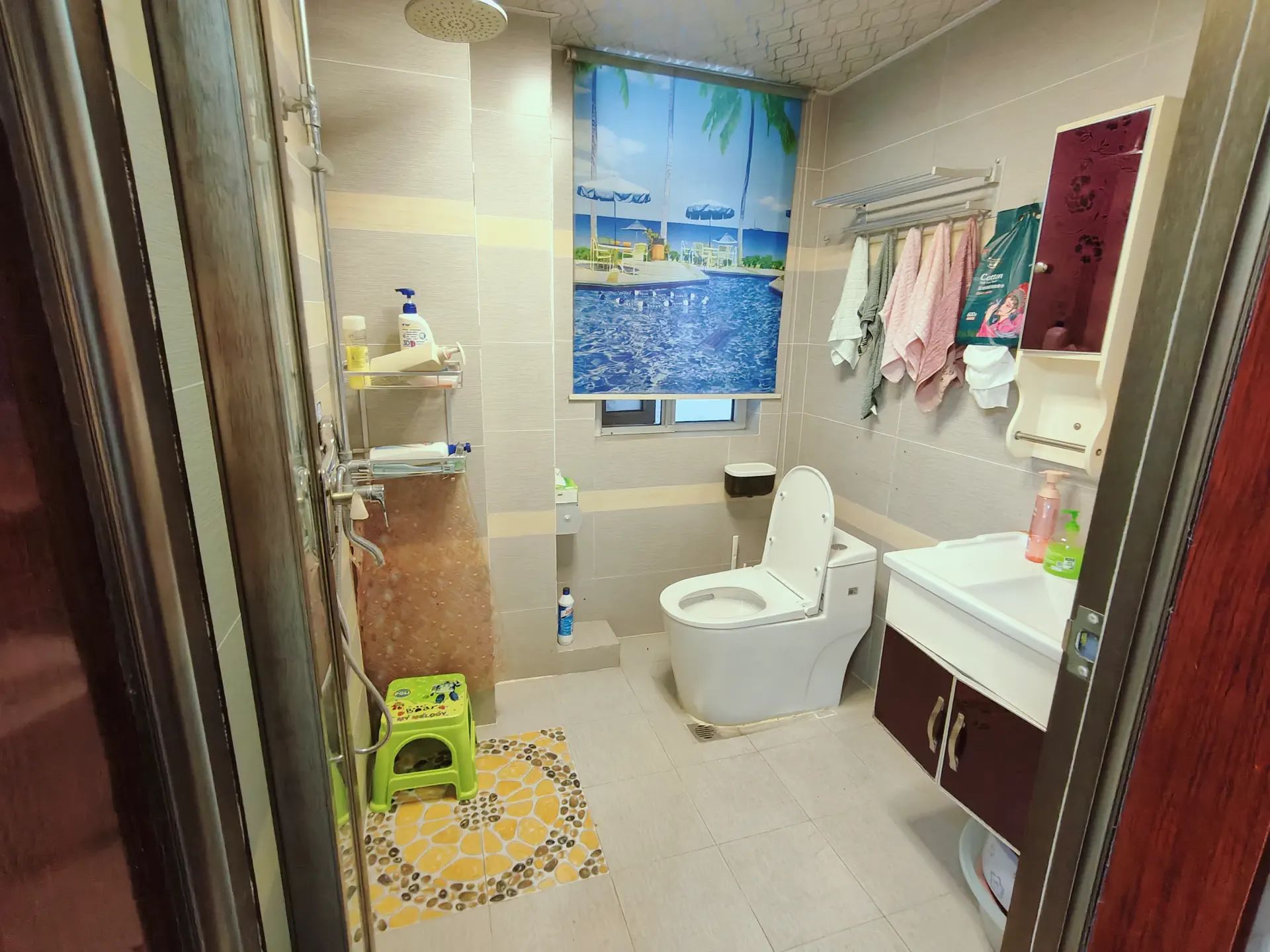 沃尔玛附近，田园国际，电梯小高层11楼，精装三房三卫，成色新，拎包入住，老证