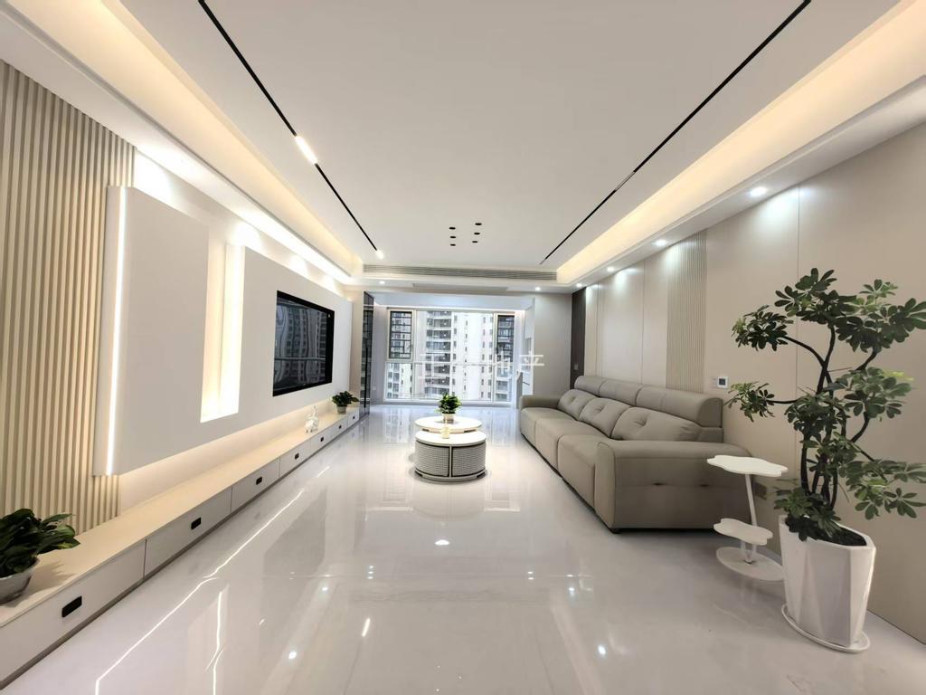 城南，御湖世家，  湖景房，精装大三房，满2年 ，电梯中间楼层8楼，赠送一个地下车位