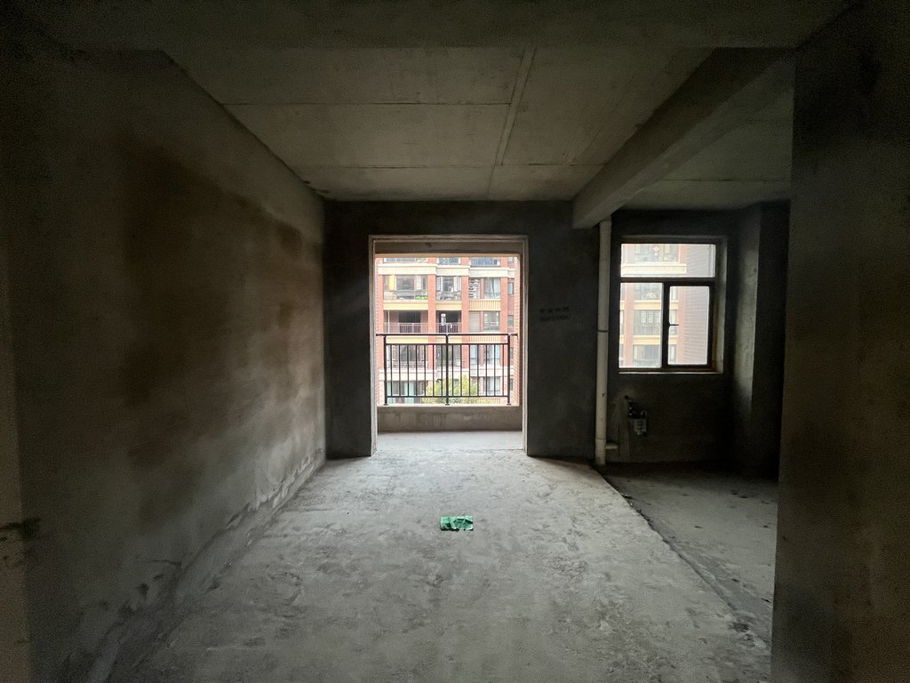 新城一号五期毛坯花园洋房