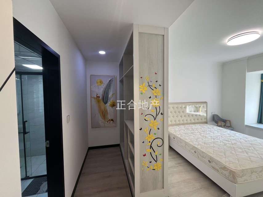 二中旁，森林国际东边户，精装大三房，好楼层。南‮双北‬阳台。