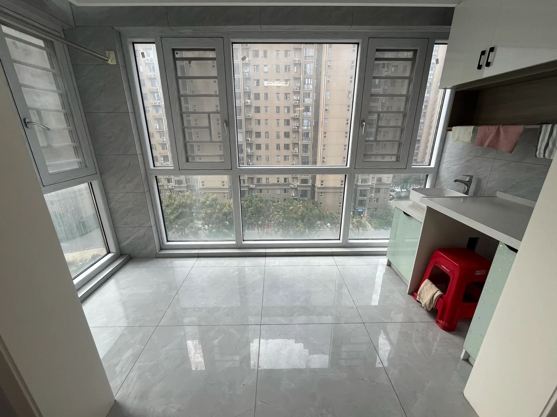 捡漏，城西，锦绣江山，精装3房2卫，好楼层电梯8楼，亏本出