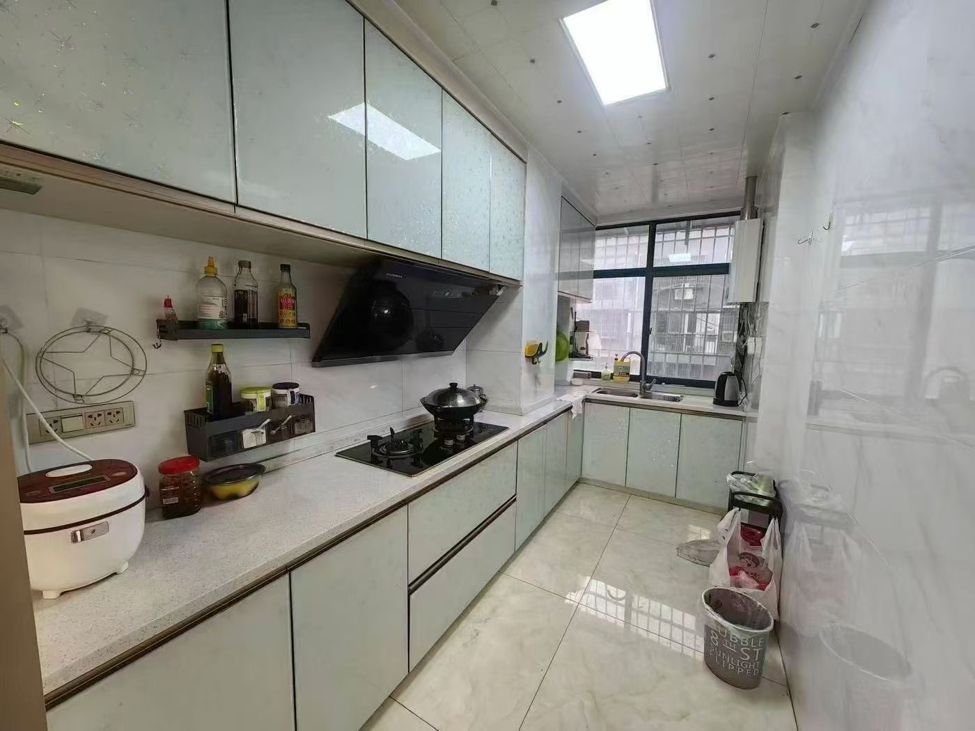 捡漏，步梯三楼，精装大两房，拎包入住总嫁18.8个，证满二