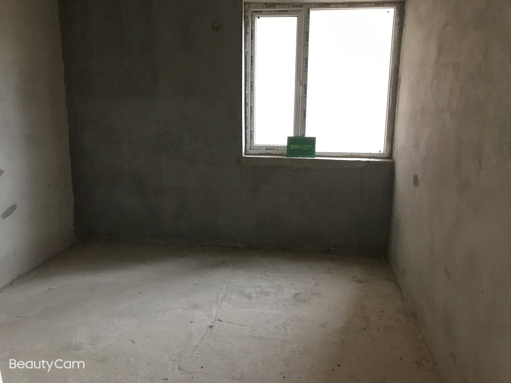 南国明珠毛坯三房两卫 好户型楼层采光好低于市价 看房