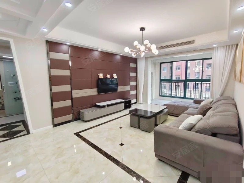 沔阳公园旁，新城壹号五期，电梯小高层，精装大三房，单价5400元，成色新，证件满二