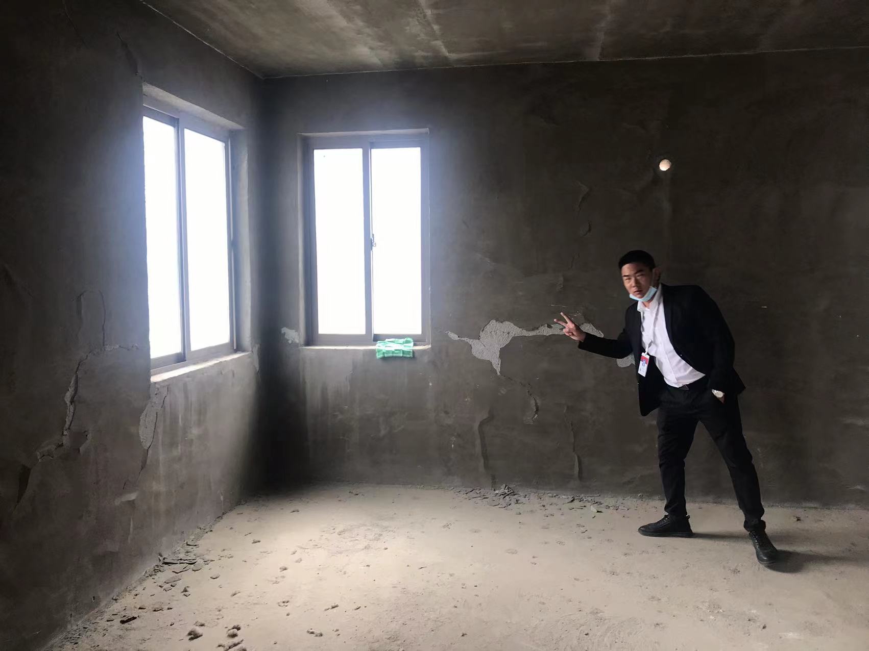 城南金诚花园毛坯大三房南北通透三开间朝南看房方便房东诚意出售可按揭