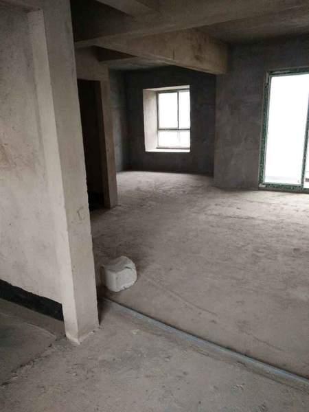 城西电梯好楼层，毛坯三房，紧邻江滩公园