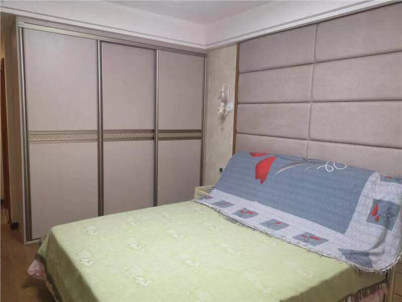 小区环境优美，三丰鼎城小洋房5室2厅2卫精装修