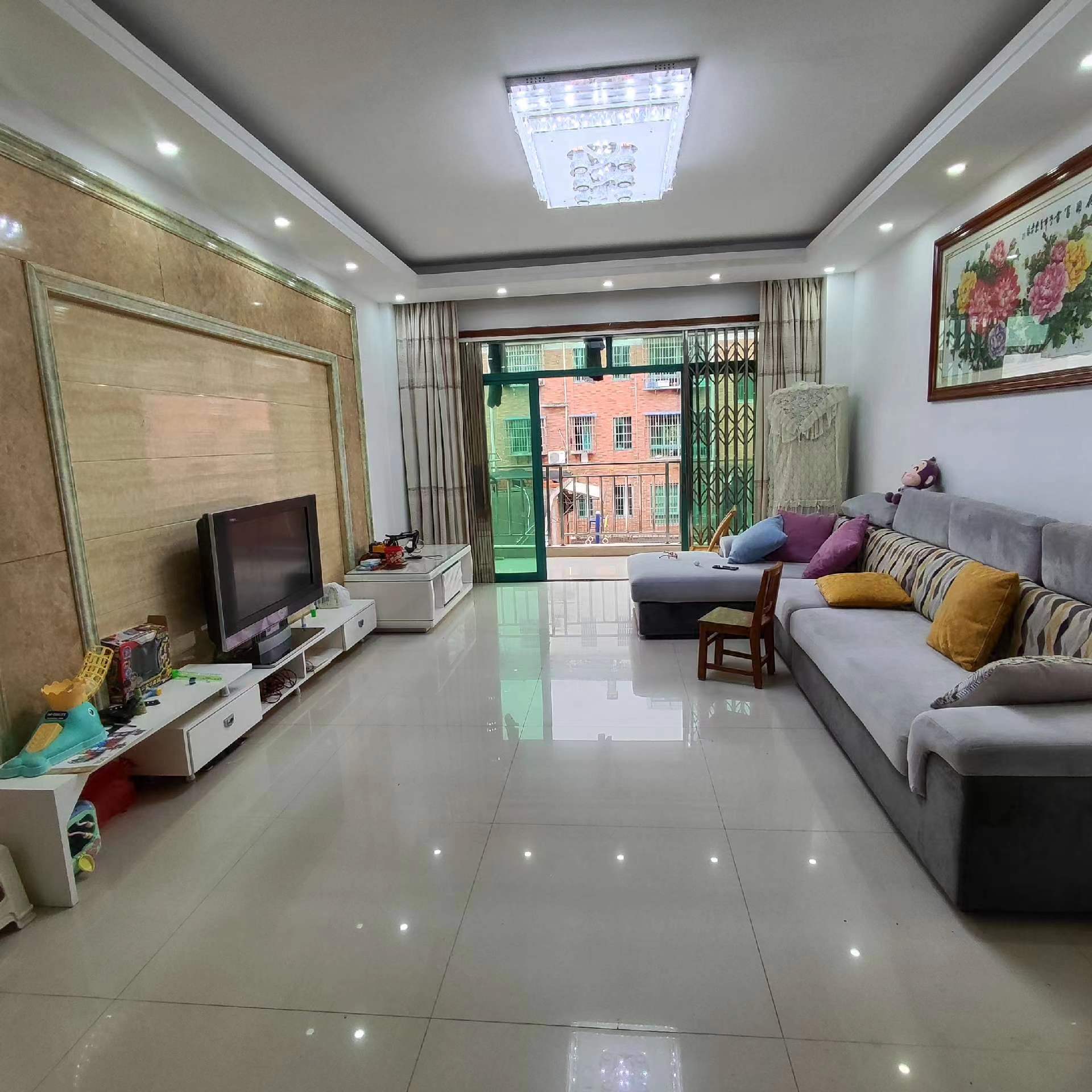 青青家园.精装三房两卫.中间楼层.证件满二.看房方便