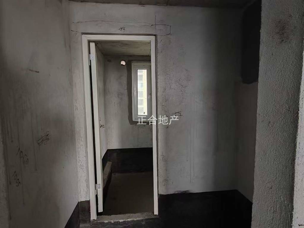 城南，新城名都，边户，大三房，7米长大阳台，好楼层16楼，满二，带车位