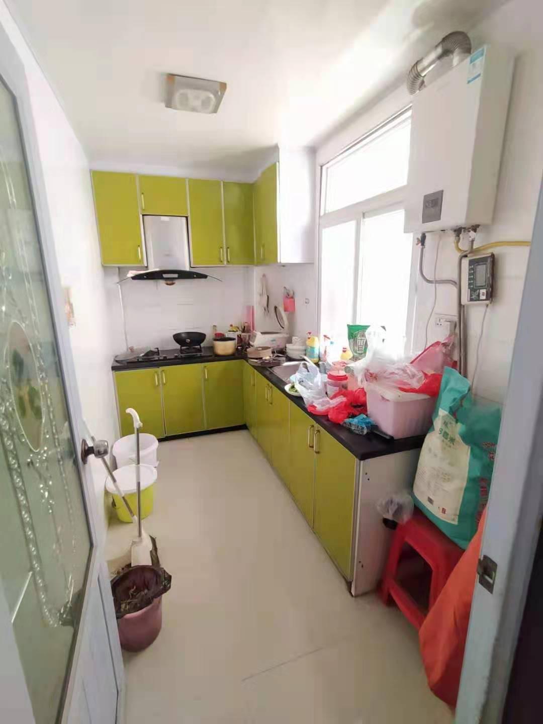 各自付税，看房方便，房主急售永和小区精装2室2厅1卫1阳台