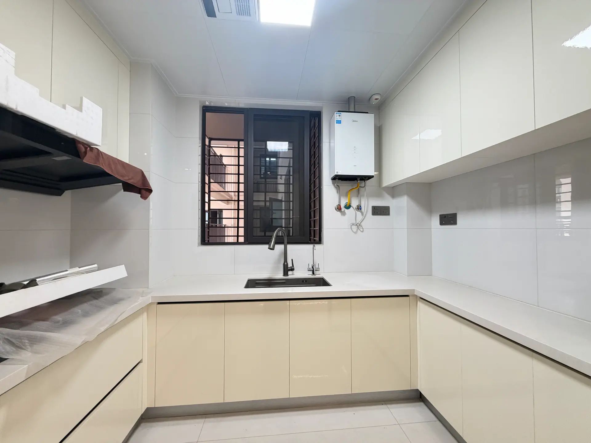 城南，吾悦华府，现房，精装房3房2卫，一天未住，4月份满二，好楼层