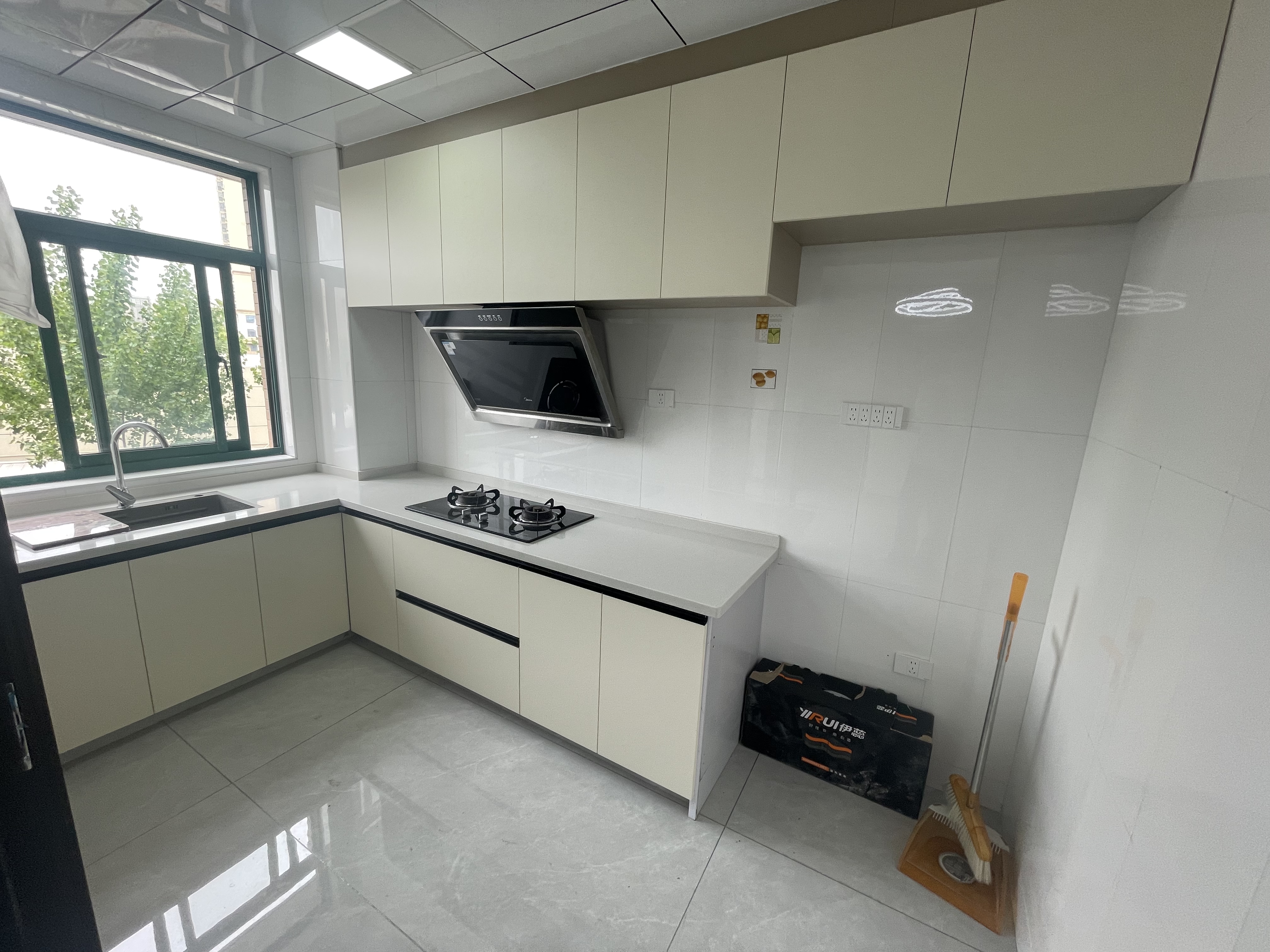 明珠豪庭花园小区电梯小洋房装修新沃尔玛对面看房钥匙