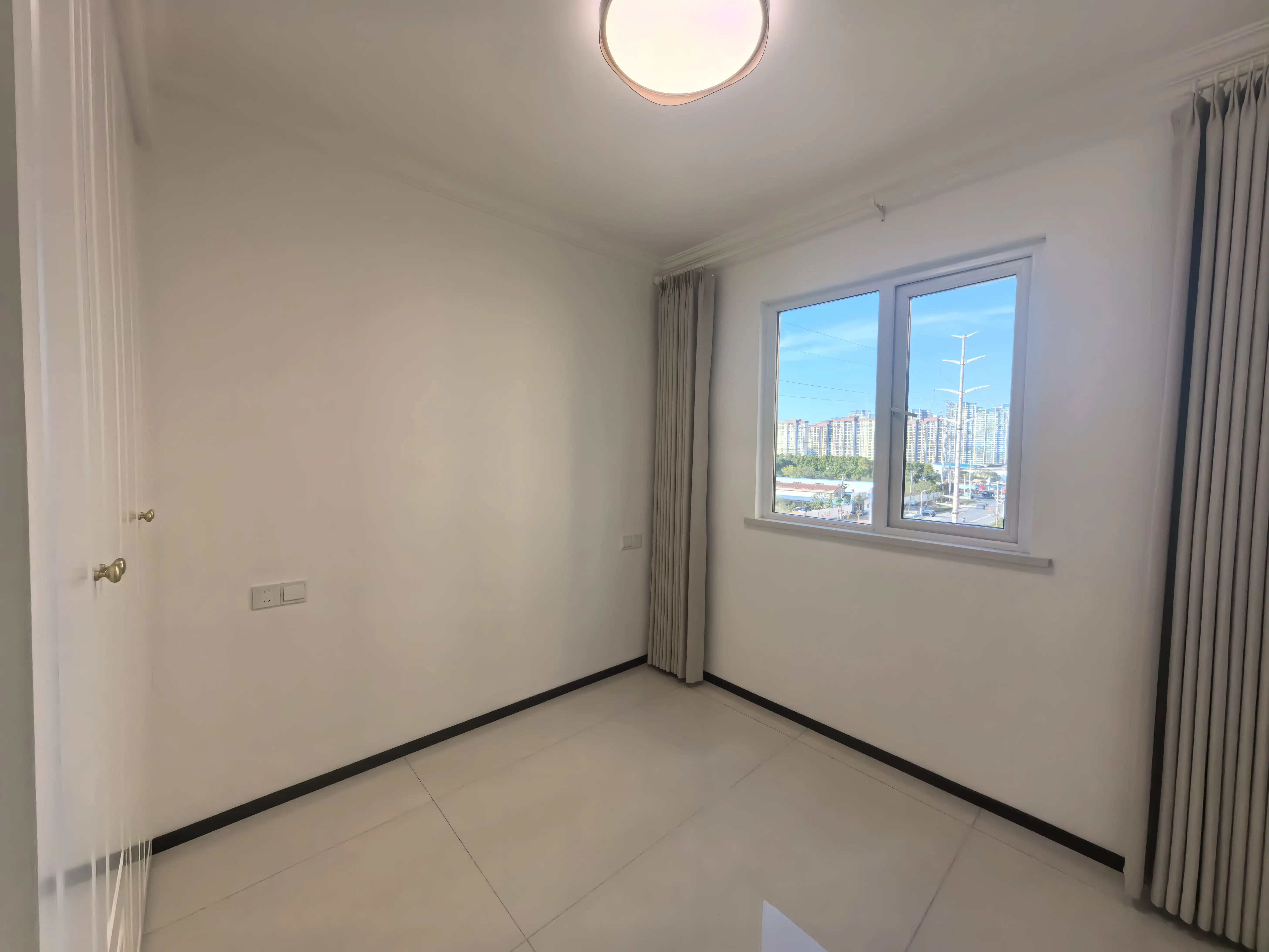 降价了，诚心出售，满庭春，精装三房，南北通透双阳台，边户，法式风格，价格好谈