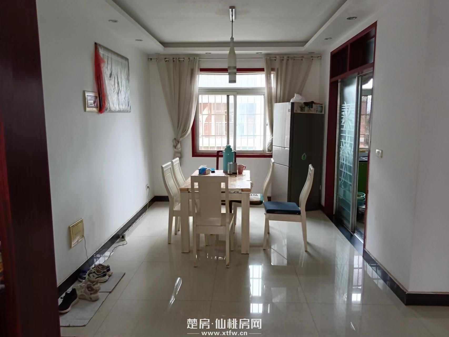 仙桃中学新校区、仙桃二中新校区旁，绿湾社区4室2厅2卫150平，南北通透，毛坯价出售，拎包入住