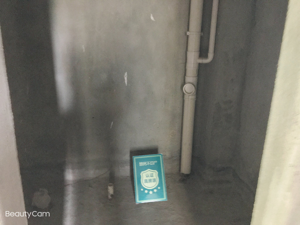 绿地华庭锦城毛坯三房中间楼层户型方正房东诚意出售