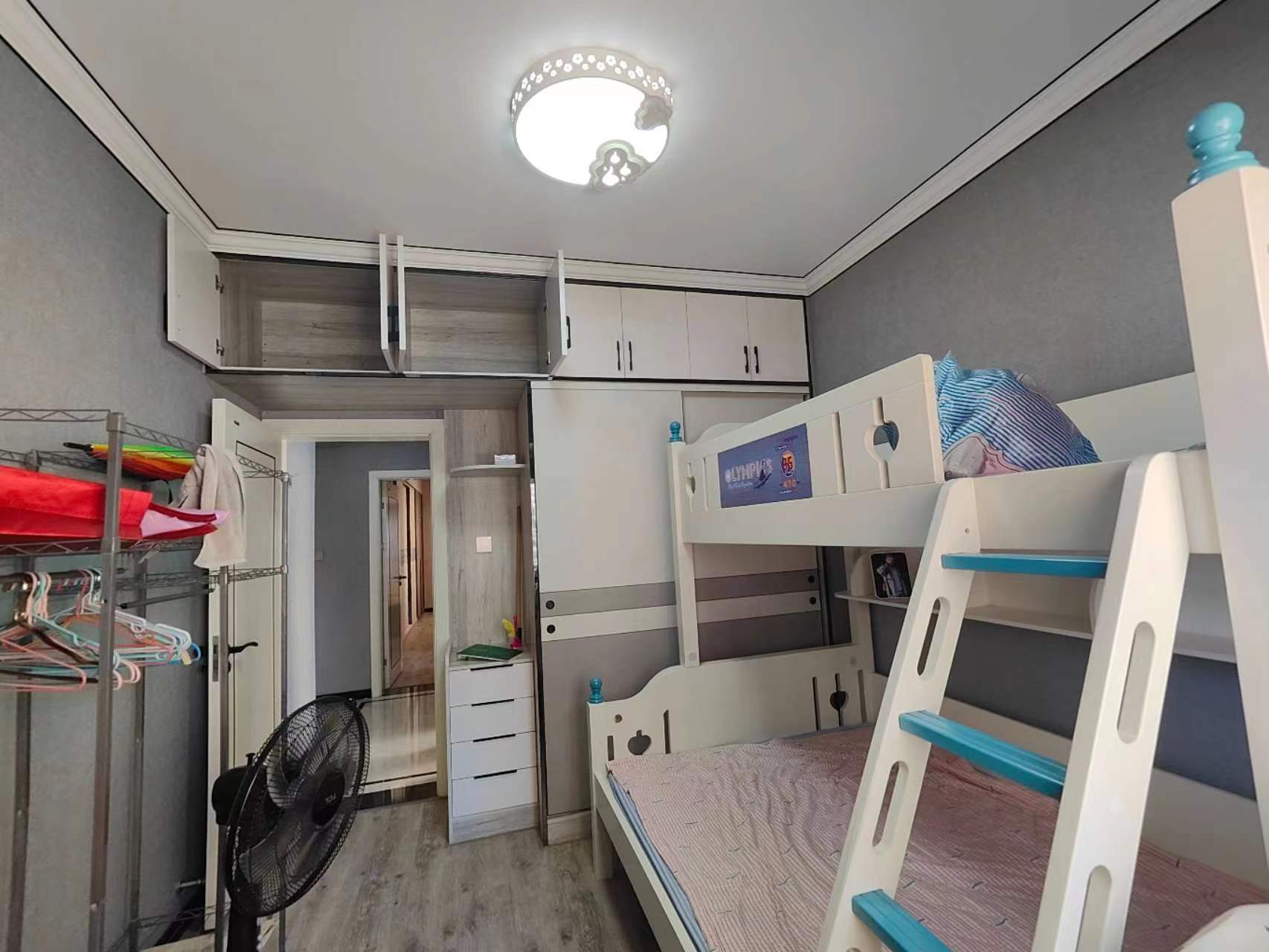 和合国际城精装大三房，边户南北通透户型方正，采光通风蛮好！