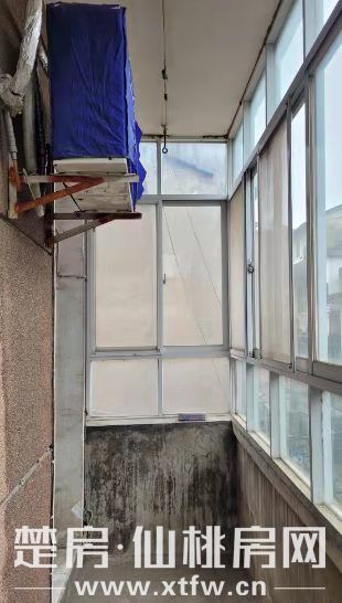 何李路新小毗邻，自建楼房共4层6室1厅1卫，诚心出售，价格可议。