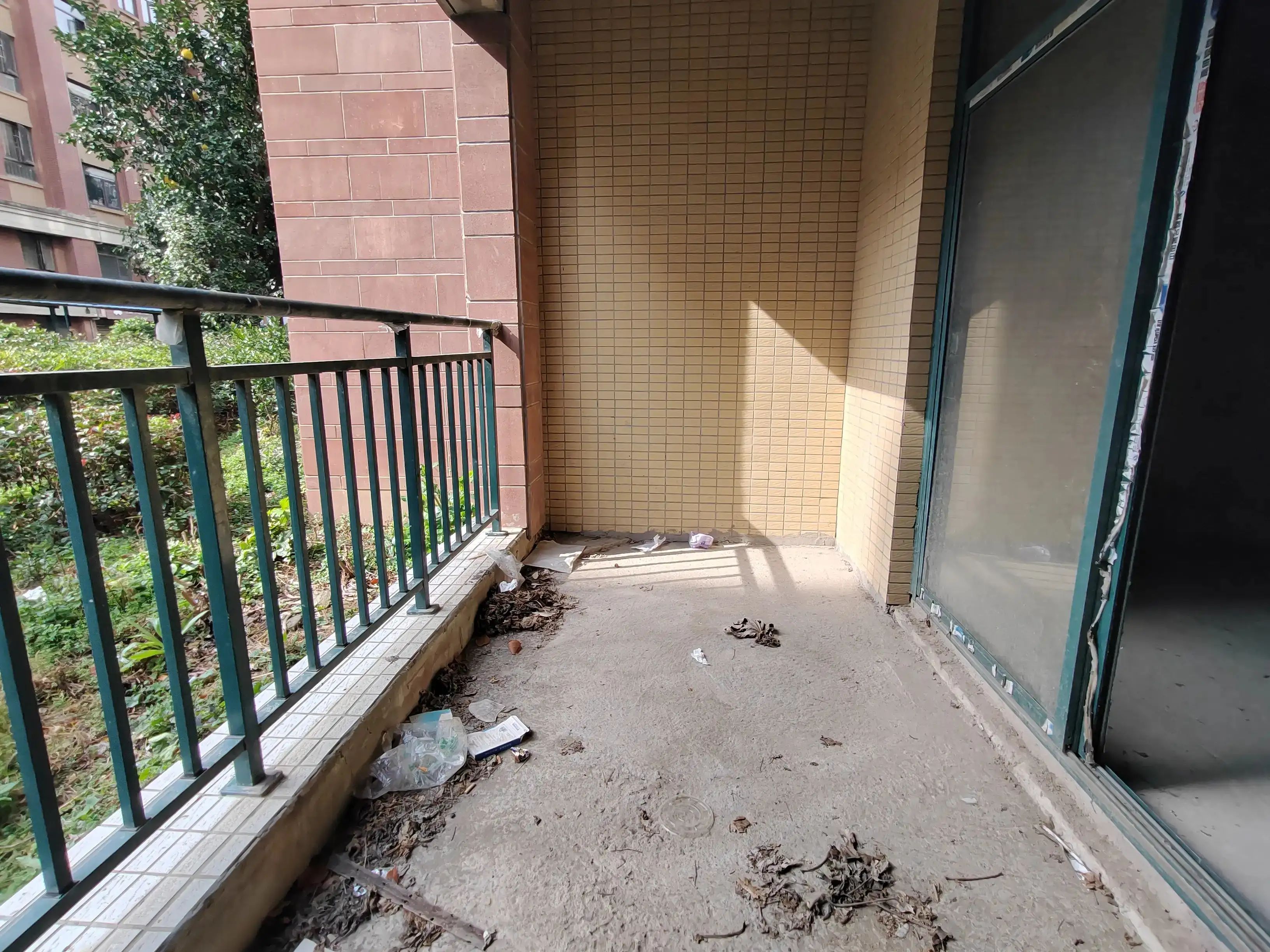 城南，新街，​洋房，一‮带楼‬院子​，南北‬通透，单价3300​，诚心出售