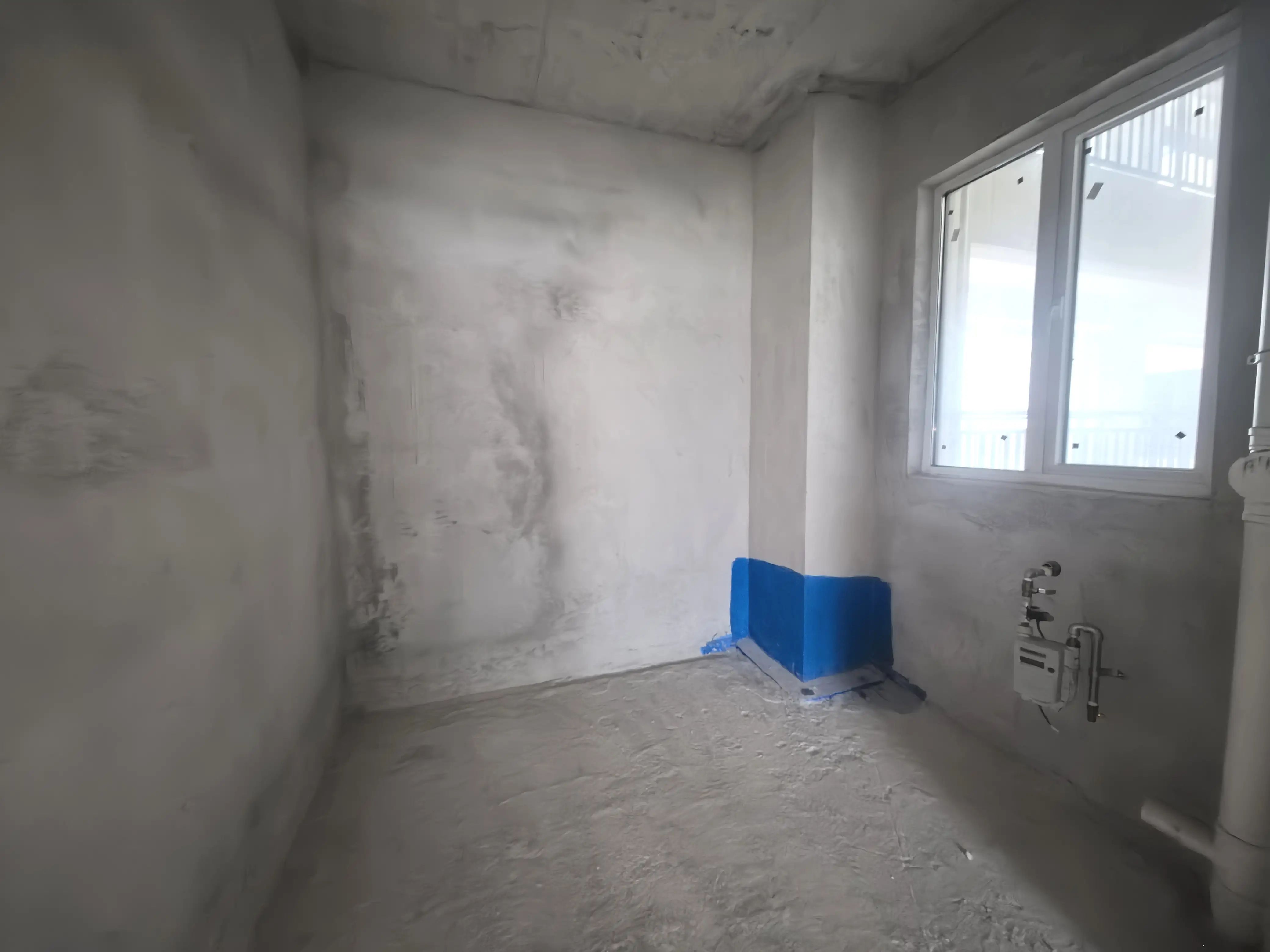 南城新区，沔阳公园旁，蓝天白云毛坯三房，超大阳台，看中价格可谈