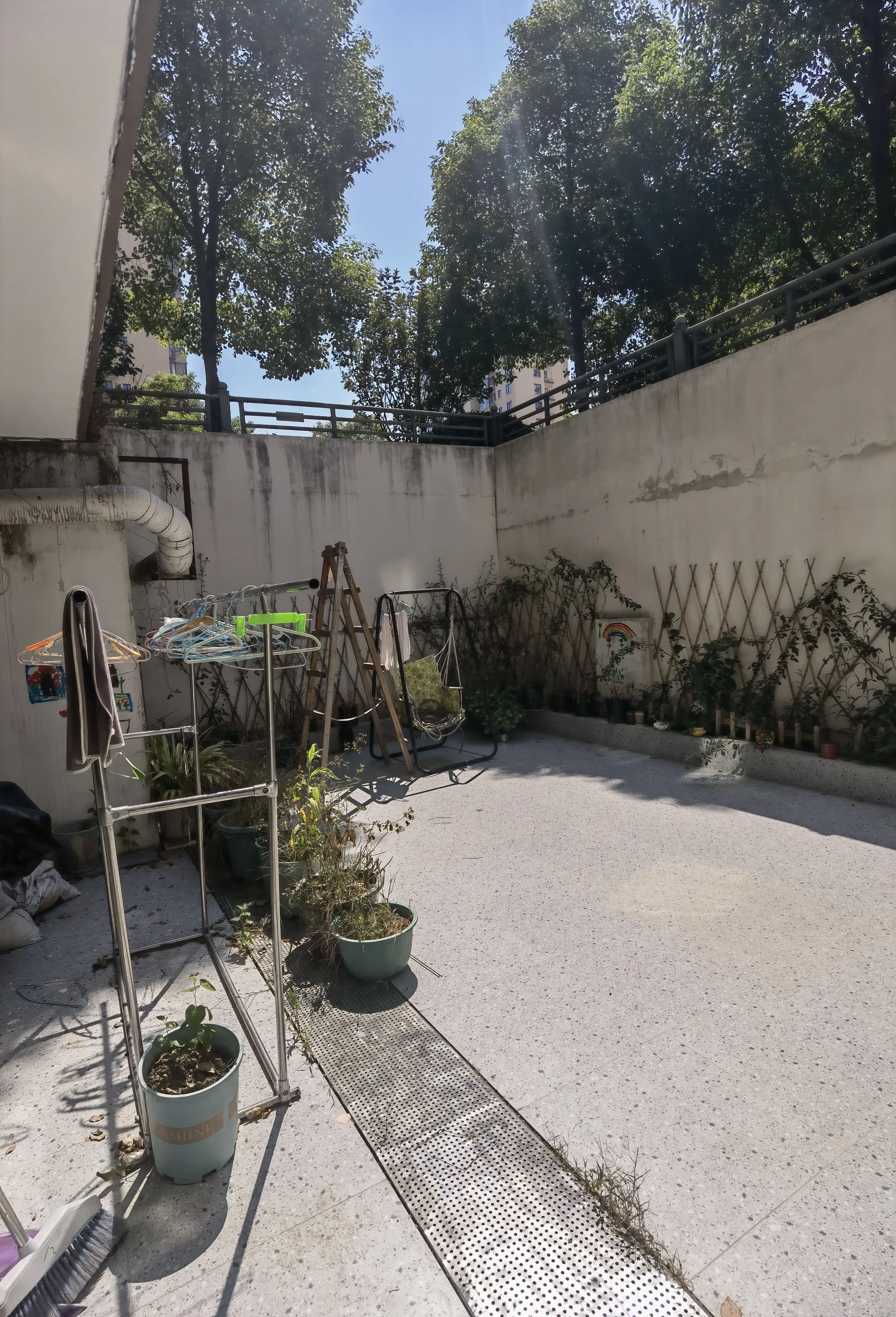 捡漏，城南，吾悦广场旁，带超大院子，买楼上送楼下，精装四房，单价5900