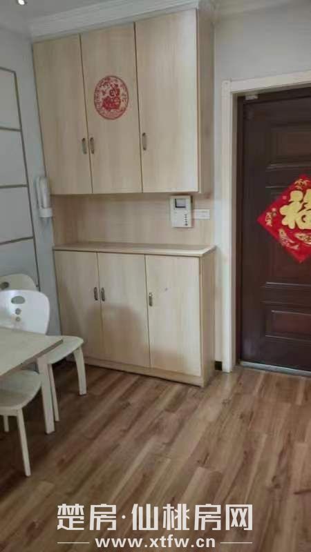 中央华府9层2室2厅9层电梯房出租