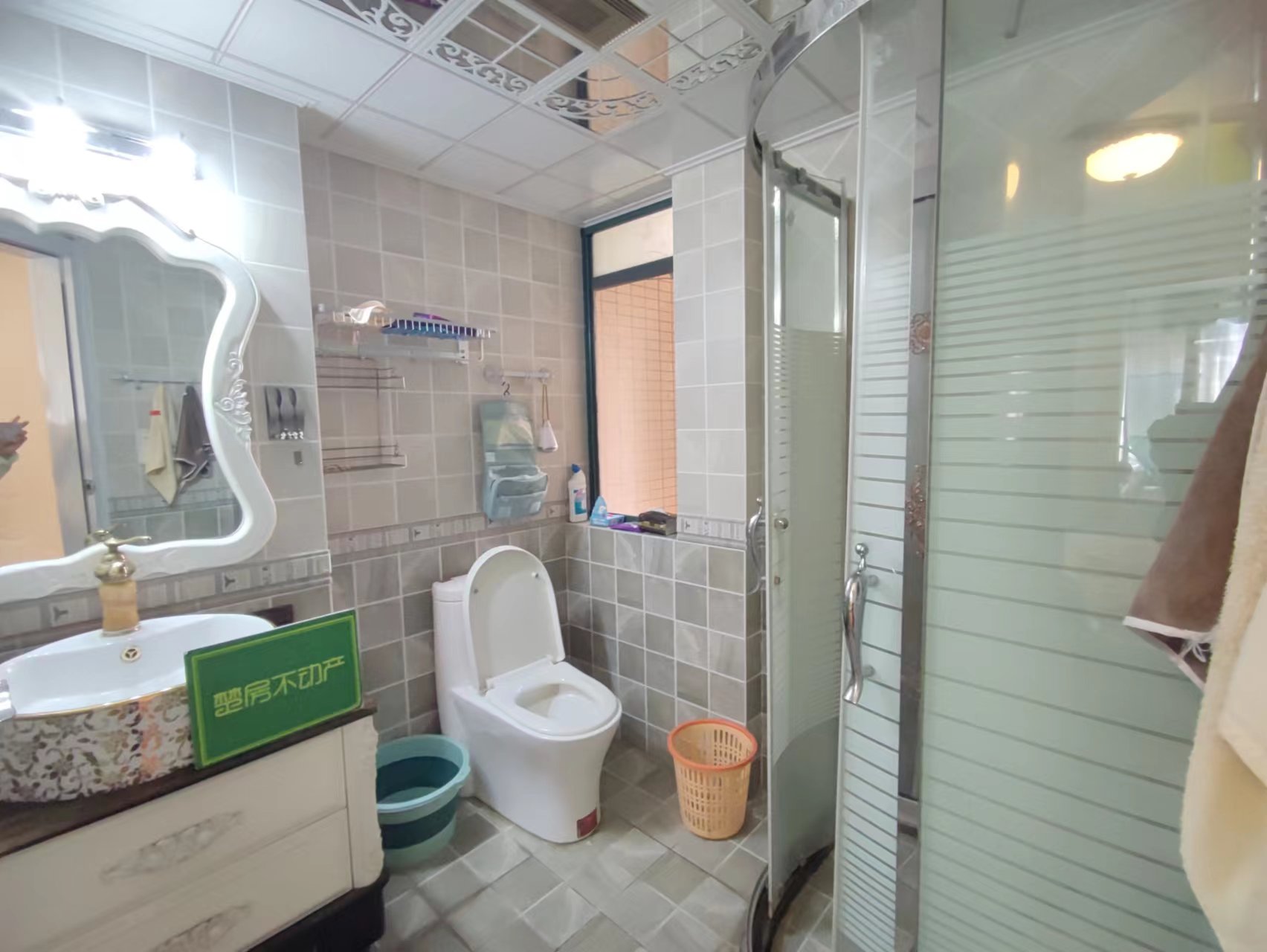 新城一号精装修中间好楼层交通便利读书方便证满2年