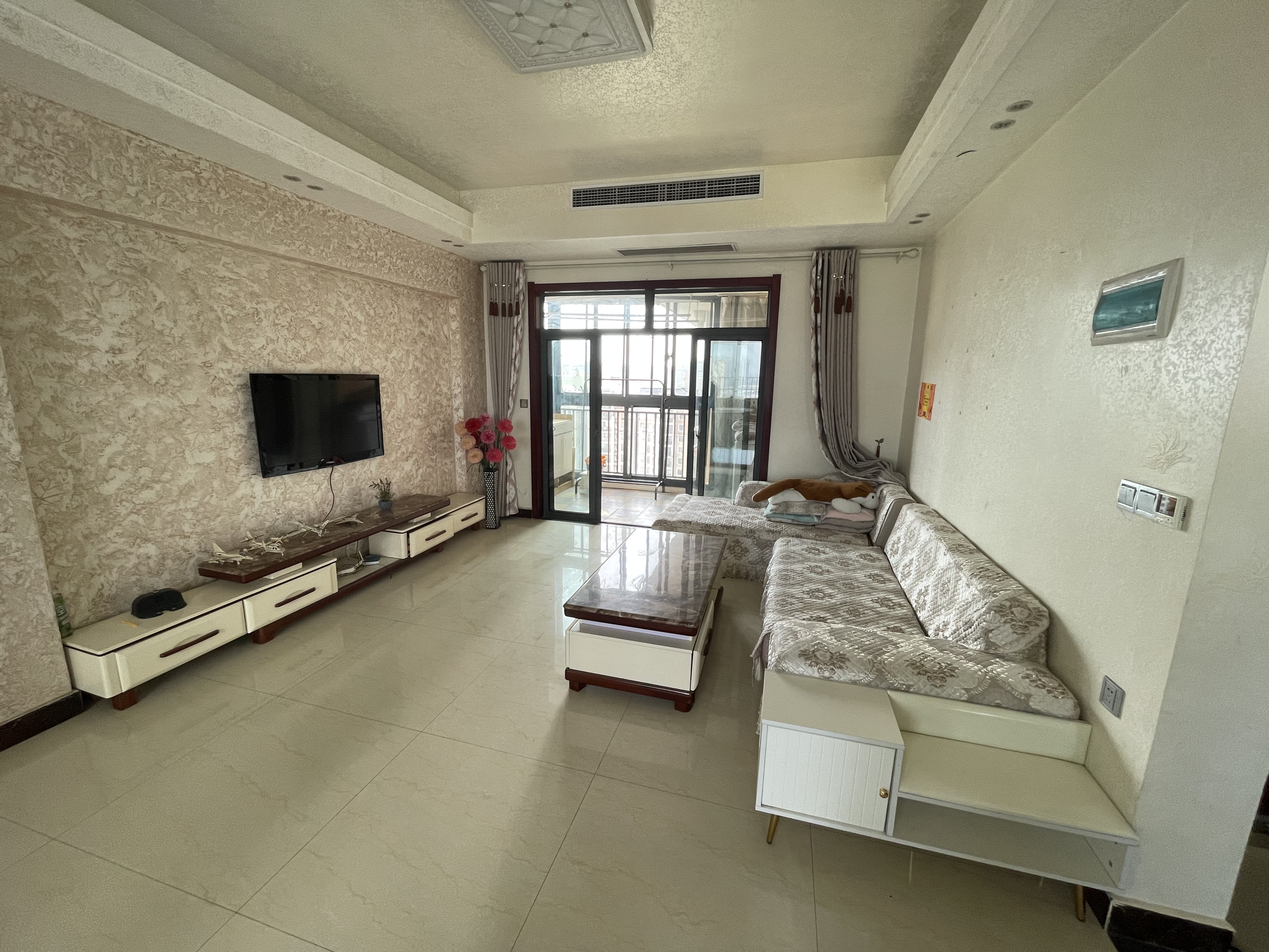 忆美国际公馆 满五 中央空调  证件在手  看房有密码