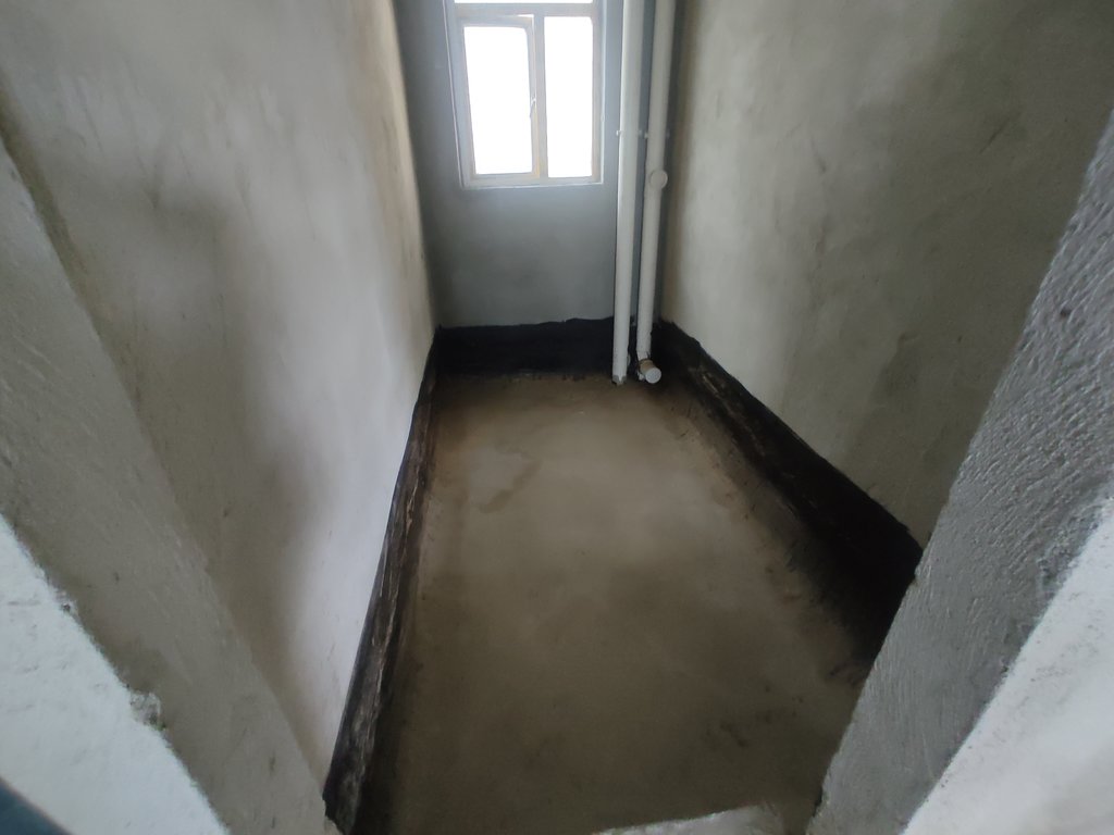 清华园毛坯大三房.中间楼层.看房方便