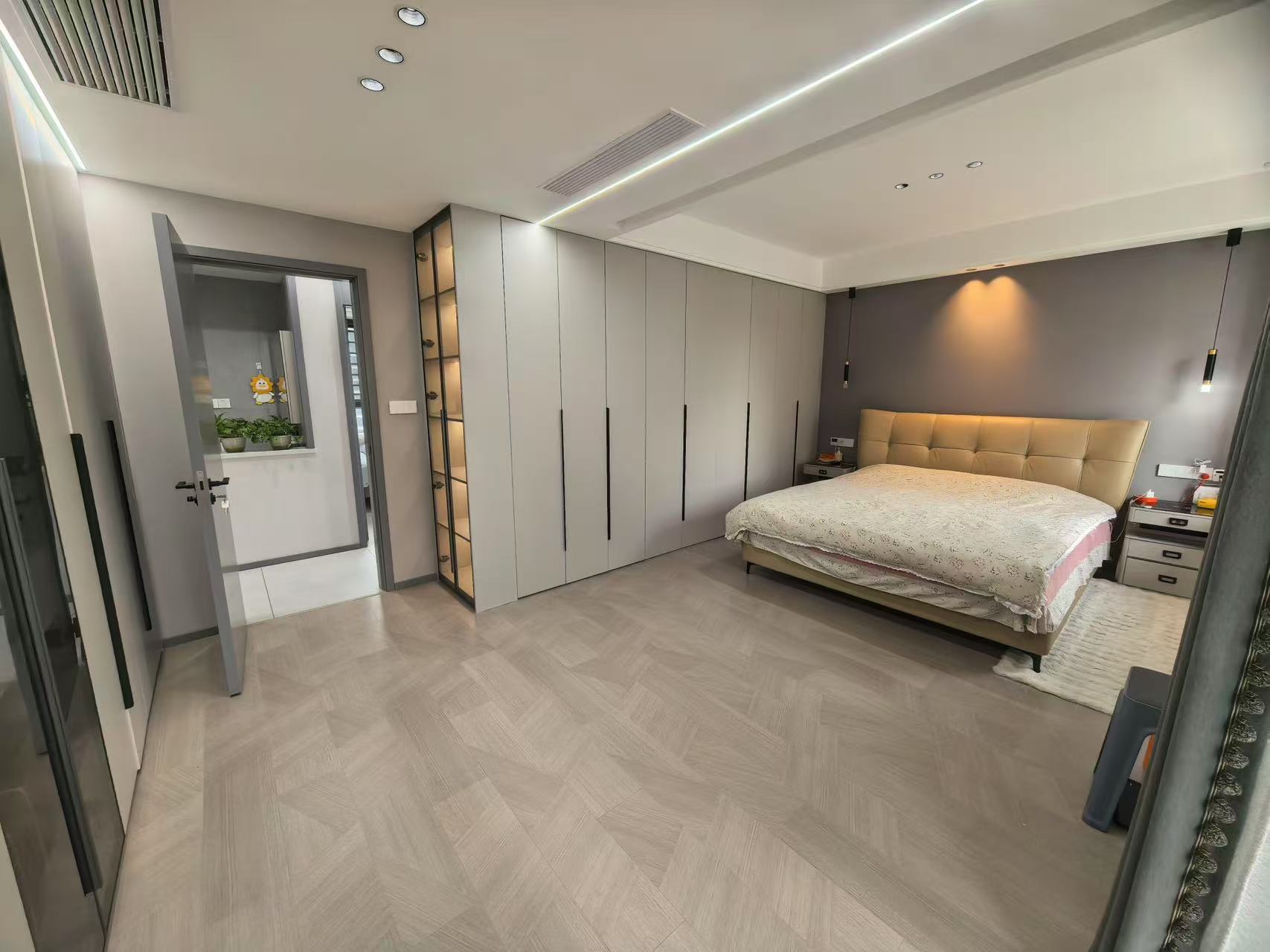 亏本出售，捡漏！风和日丽，精装三房，带一个地下车位，好楼层，证满二年，