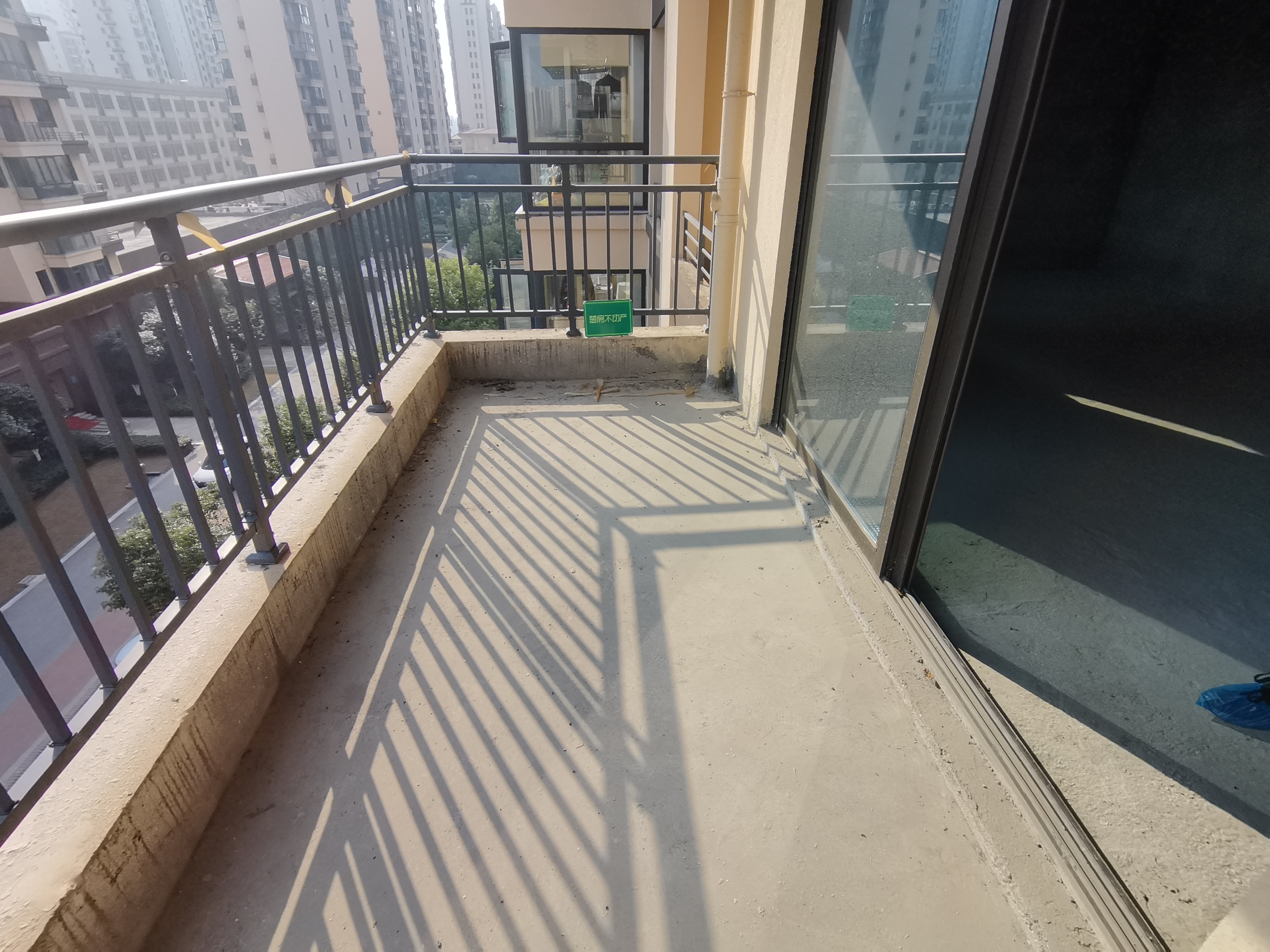 荣怀极地世家毛坯大三房电梯小高层房东诚意出售