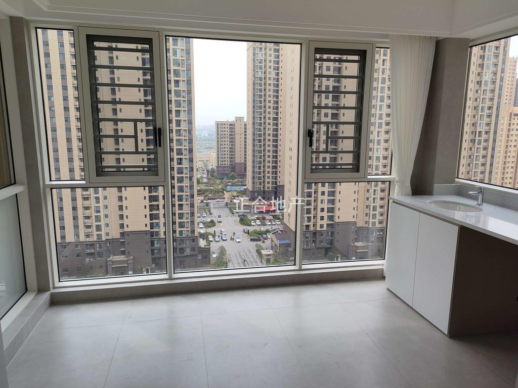 满庭春7期，全新装修，精装三房两卫，电梯好楼层，证满二，仙桃xiao学和三中