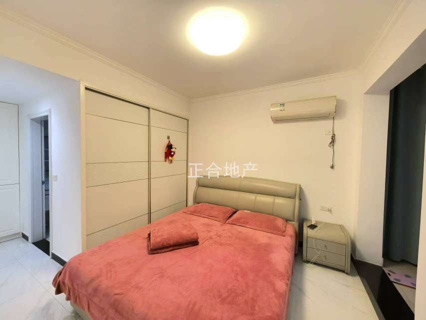 元泰清华园，出门就是新三中，精装三房，老证，保养成色9成新带院子，南北通透