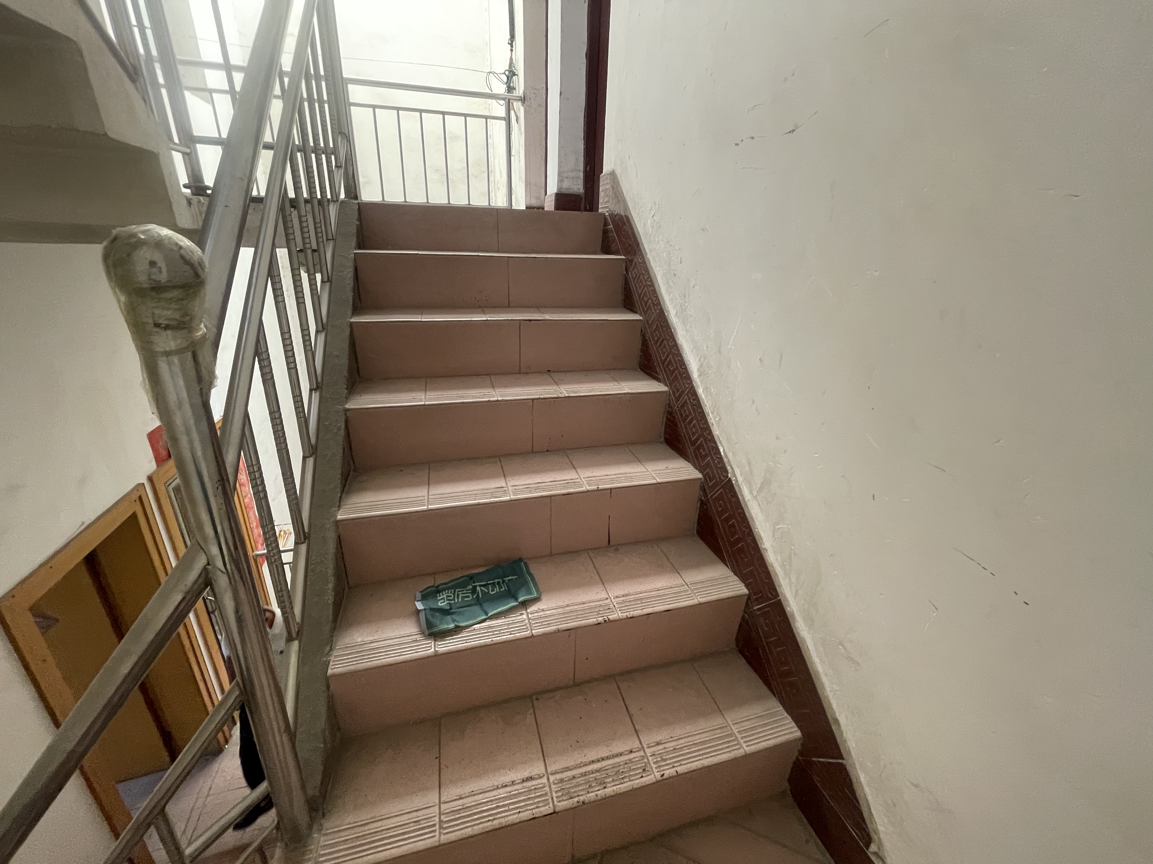 中百对面.大洪社区私房.不动产证在手.好养老好陪读好停车