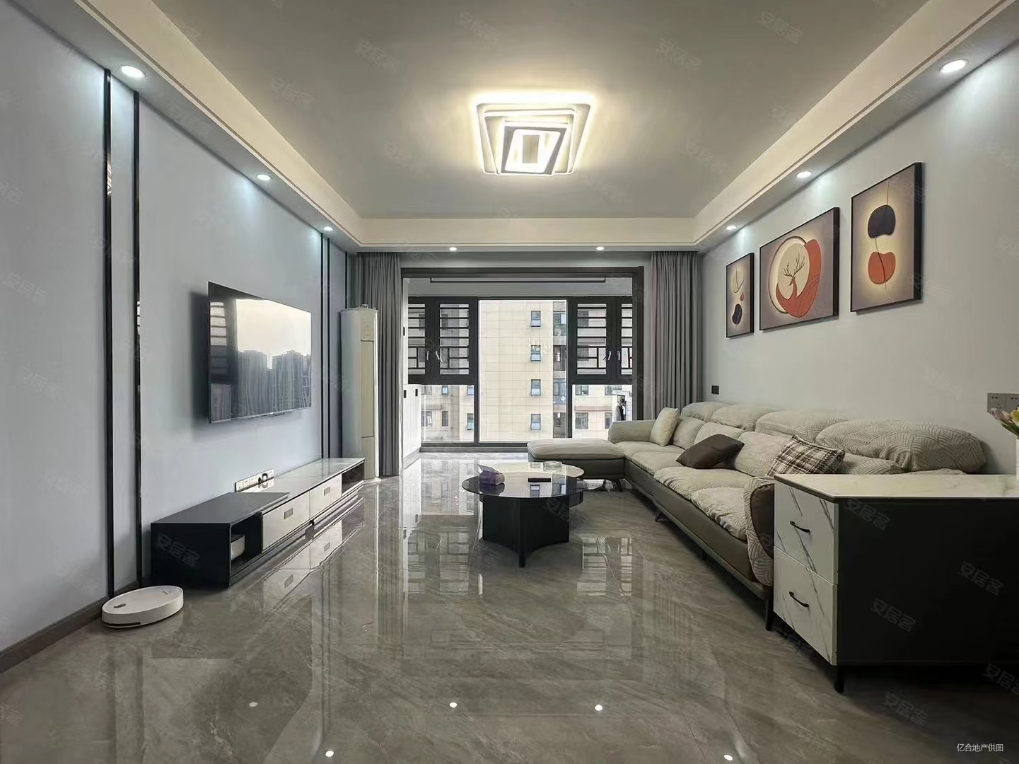 急售，城南，全新装修，一天未住，中间楼层，家具家电齐全，满二，可砍