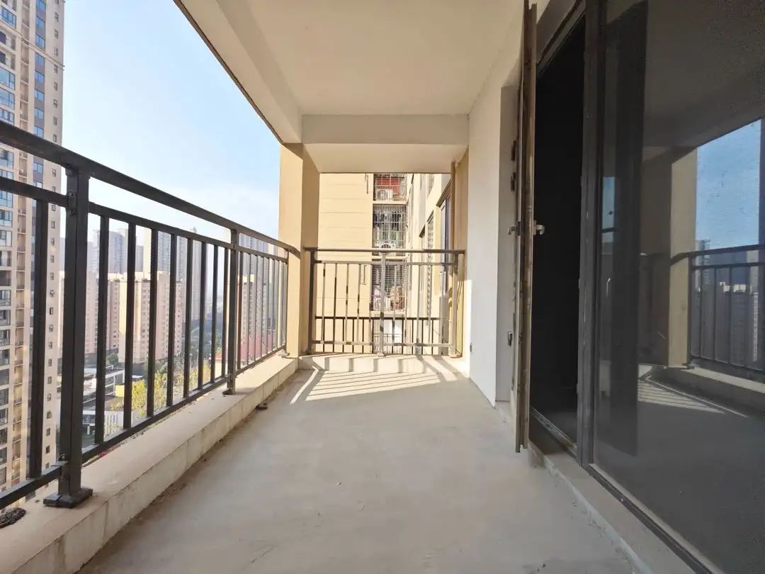 满庭春毛坯13楼，4000捡漏价格。。。